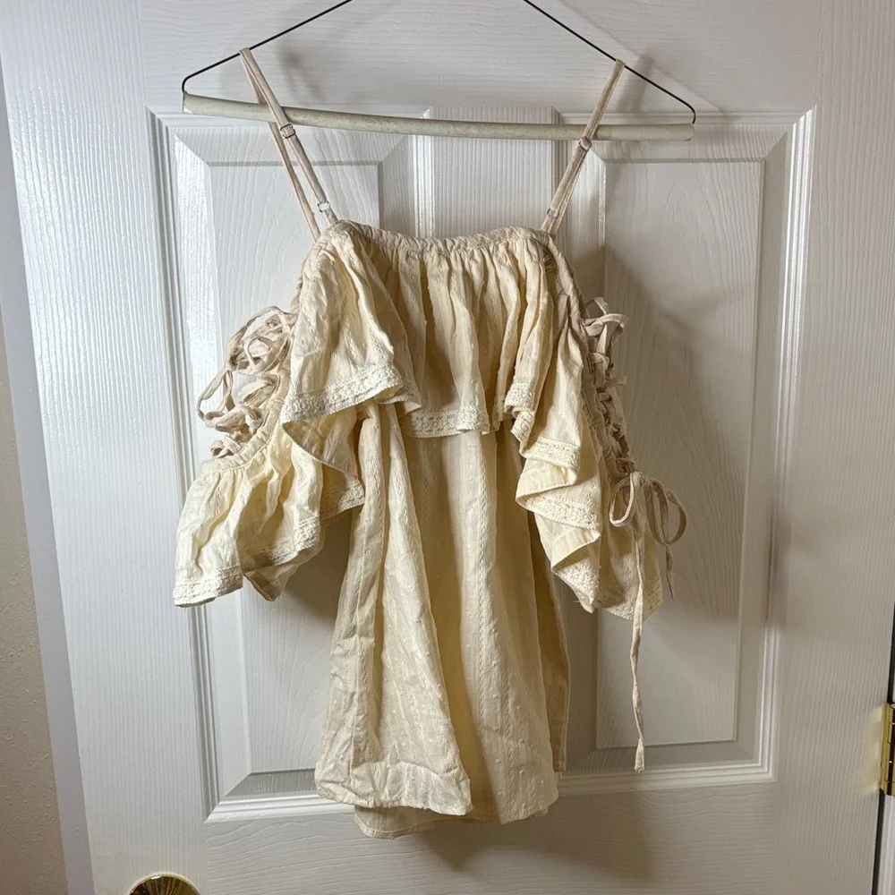 Easel Cream Cold Shoulder Peasant Top Sm and Oddy Floral Flounce Skirt Sz L NWT